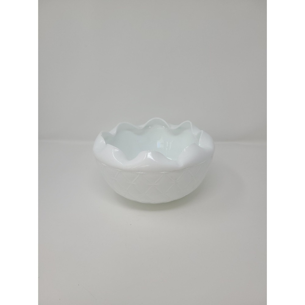 Vtg‎ Indiana Glass Co. milk glass bowl quilted diamond pattern ruffled cottage